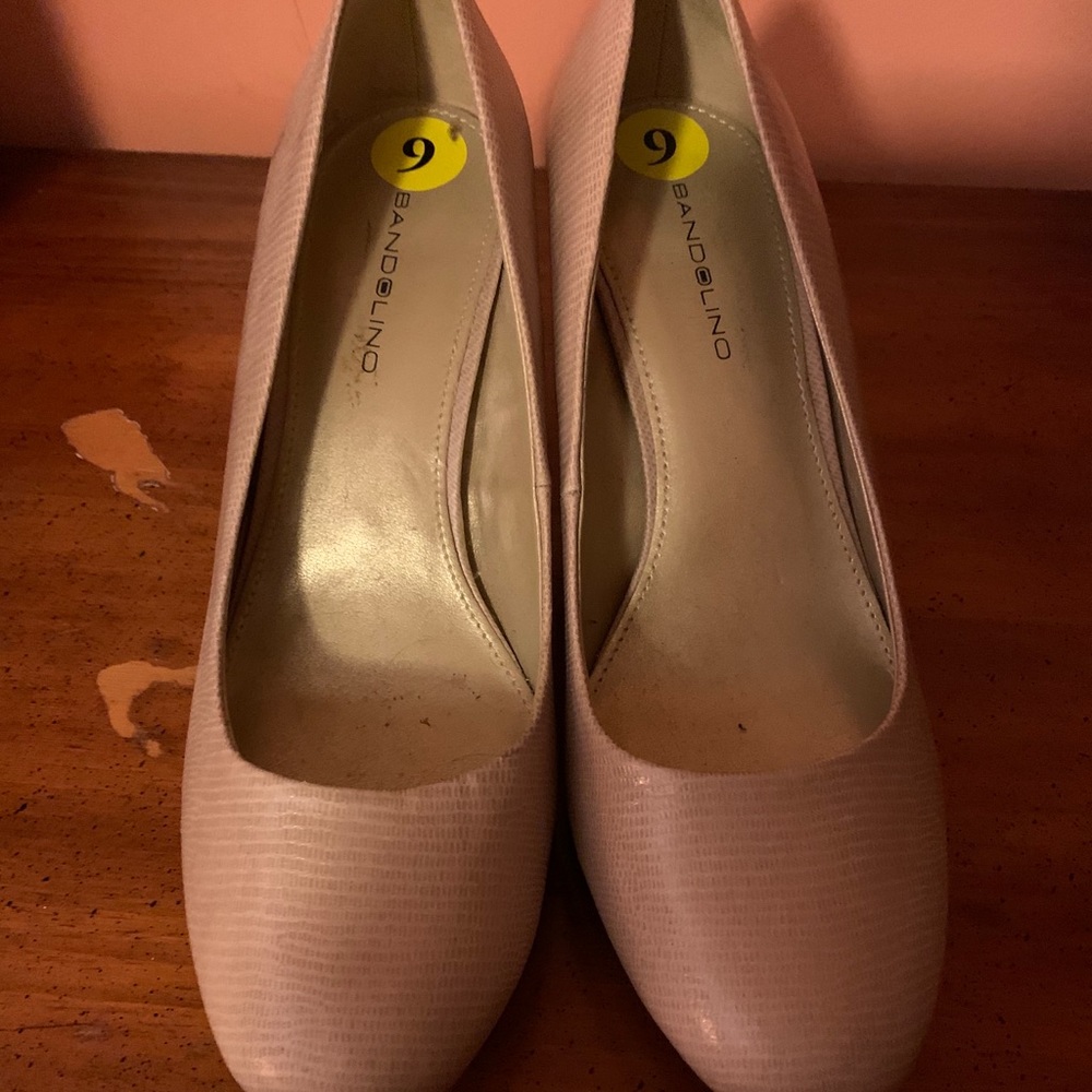 Women’s size 9 nude heels